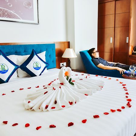 Ritzy Boutique Hotel Da Nang Beach Екстериор снимка
