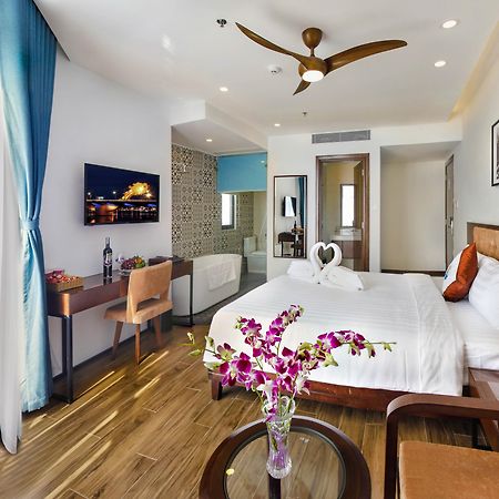 Ritzy Boutique Hotel Da Nang Beach Екстериор снимка