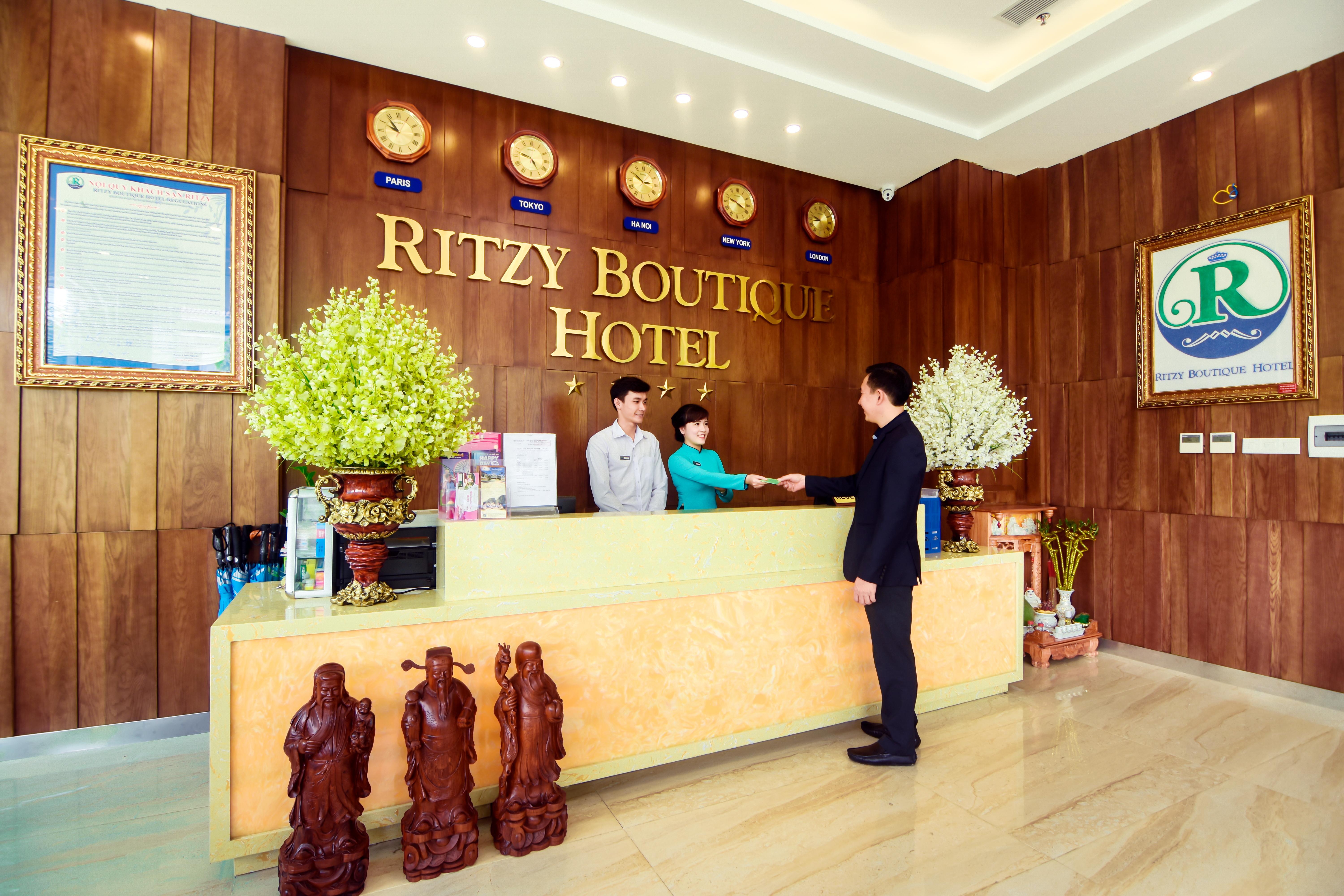 Ritzy Boutique Hotel Da Nang Beach Екстериор снимка