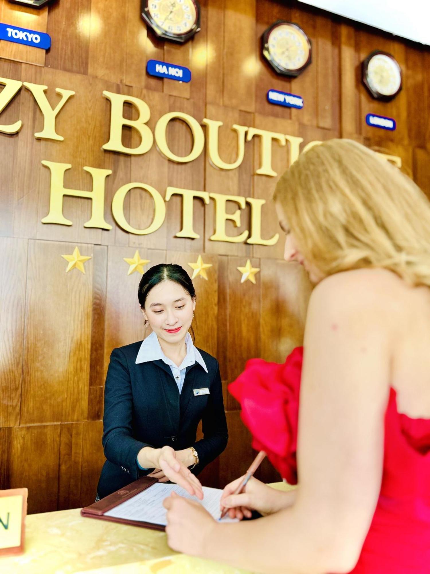 Ritzy Boutique Hotel Da Nang Beach Екстериор снимка